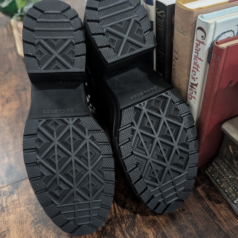 Converse Valentines Chuck 70 De Luxe Heeled Booties in black with heart detail - Picture 4 of 4
